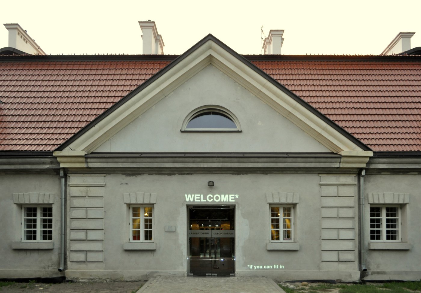 [em] »Welcome*« *(if you can fit in) [/em] . Site specific project, Projection on the front wall of Laboratory building of the Center for Contemporary Art, Zamek Ujazdowsky, Warsaw, Poland, 2012, photo © L. Nakonechna