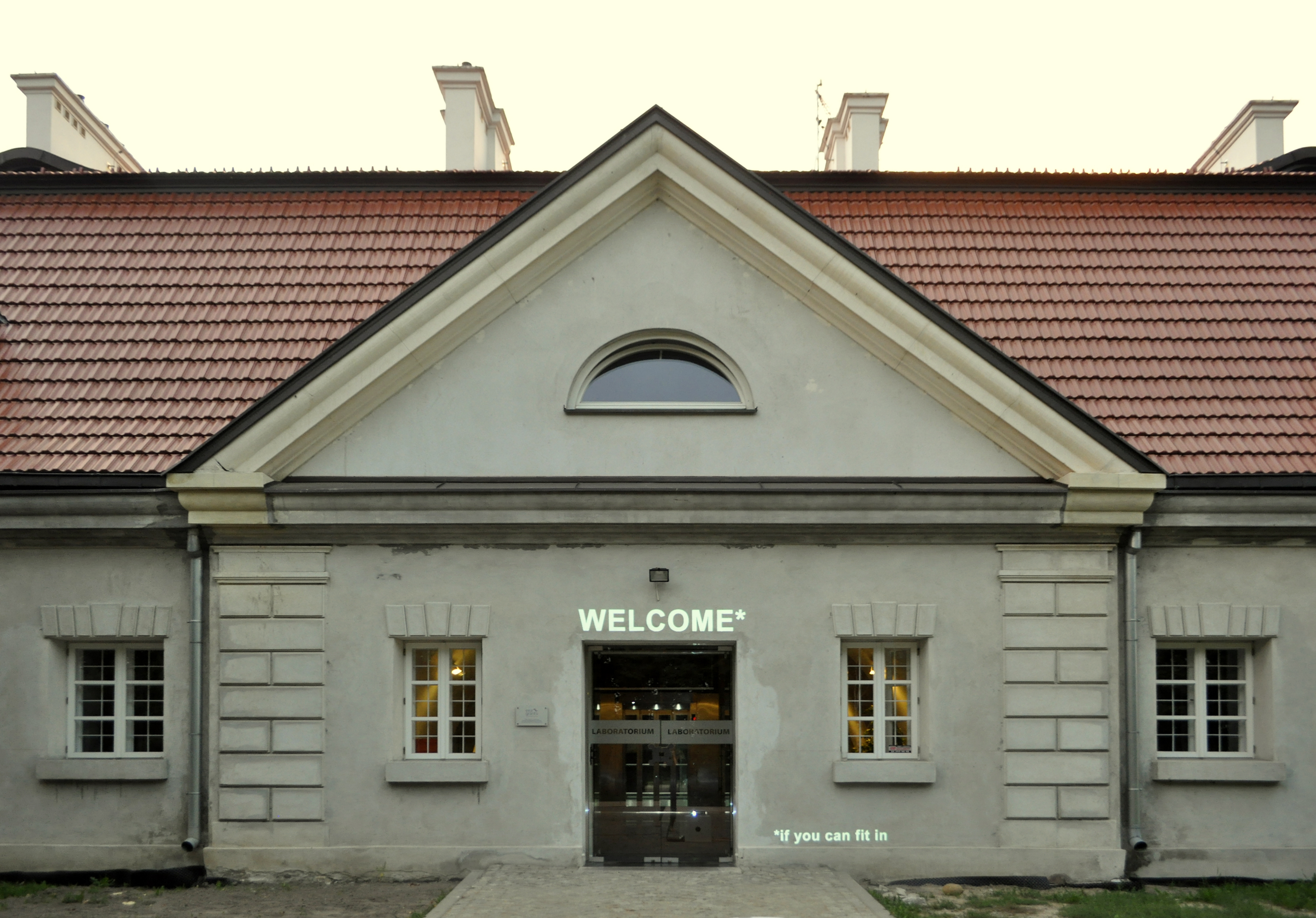 [em] »Welcome*« *(if you can fit in) [/em] . Site specific project, Projection on the front wall of Laboratory building of the Center for Contemporary Art, Zamek Ujazdowsky, Warsaw, Poland, 2012, photo © L. Nakonechna