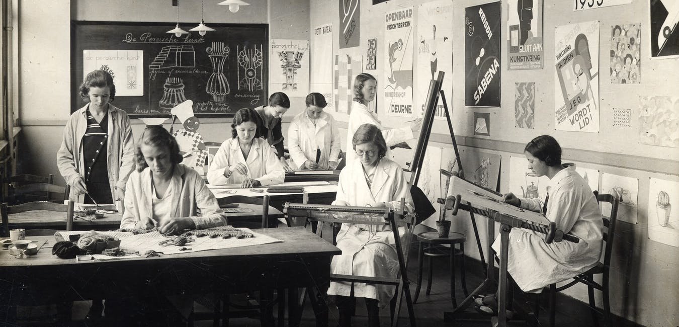 A class photograph with a.o. Martha Van Coppenolle at the Technisch Instituut van Sint Maria in Antwerp, ca 1930 Collection City of Antwerp Letterenhuis