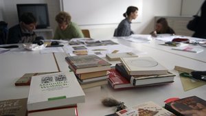 Die Zulassungsprüfung für den Studienbeginn im WS 2016/17 in den BA  Studien am Institut für das Künstlerische Lehramt (IKL) findet vom
 
  29.02.-04.03.2016
 
 statt. Online-Anmeldungen zur Abgabe der digitalen Portfolios sind ab
 
  11.01.-14.02.2016
 
 möglich. Analoge Portfolios können vom
 
  22.02.-26.02.
 
 oder am
 
  29.02. 2016
 
 direkt beim Check-In abgegeben werden.