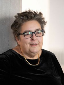 17.06.2019
 
 Eva Blimlinger will für die Grünen bei den Nationalratswahlen im Herbst  2019 kandidieren. Thematisch möchte sie dort die Bereiche Kunst, Kultur,  Bildung,  Wissenschaft und Medien abdecken.