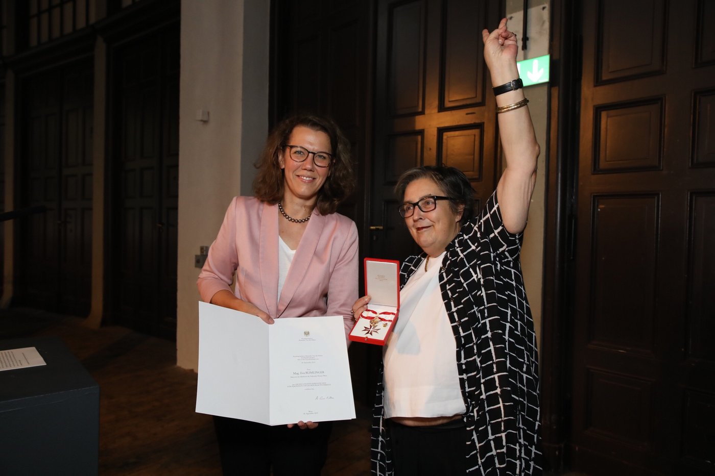 19.9.2019
 


 In Anerkennung für ihre Verdienste für die Akademie der bildenden Künste Wien wurde dem scheidenden Rektorat (Eva Blimlinger, Andrea B. Braidt und Karin Riegler) das Große Goldene Ehrenzeichen für Verdienste um die Republik Österreich verliehen.