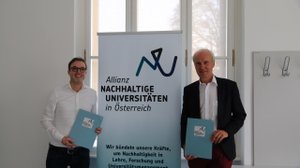 Am 22. September wurde das Memorandum of Understanding unterschrieben. Somit ist die Akademie Teil der Allianz. Bei der Unterzeichnung waren das Rektoratsteam, Hr. Thalhammer, MBA MSc sowie Fr. Mag.
 
  a
 
 Bounovsky, MSc vom Zentrum für Globalen Wandel &amp; Nachhaltigkeit anwesend.