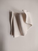 [em]Pause[/em], Stefanie F. Weber, Porzellan, 7 x 10 x 7 cm, 2021