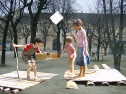 Architektur-Workshops für Kinder und Jugendliche
 
 von 6 bis 16 Jahren
 
 
 Lehrende und Studierende der drei Architekturschulen Wiens arbeiten erstmalig gemeinsam an einem Kooperationsprojekt der Architekturvermittlung. Die Ziele sind, einerseits Kindern und Jugendlichen räumliches Handeln zu vermittlen und andererseits Architektur im öffentlichen Raum sichtbar zu machen.