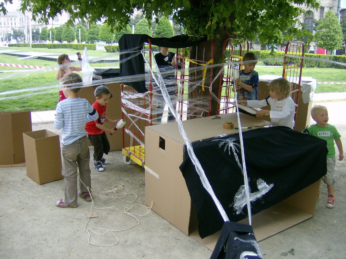 3 Filme - 3 Wiener Architekturschulen
 
 Eine Dokumentation von Architektur-Workshops mit Kindern und
 
 Jugendlichen im Mai 2008 in Kooperation mit dem ZOOM Kindermuseum, Wien.