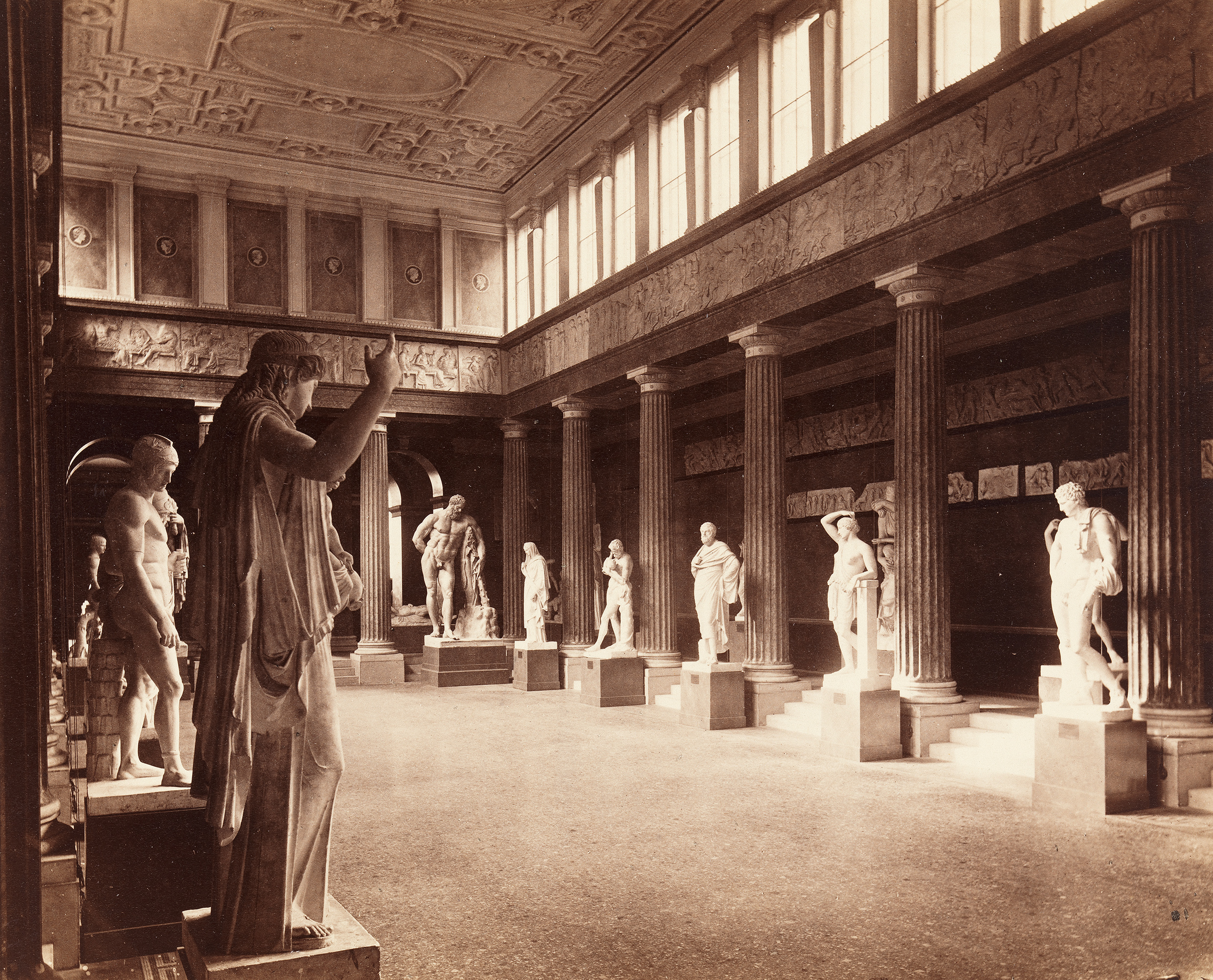 Josef Löwy (1834–1902), View of the Aula with the historical installation of the Plaster Cast Collection © Graphic Collection of the Academy of Fine Arts Vienna