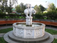 "Bear Fountain", Municipal Housing, Julius Popp Courtyard, Photo © Thomas Ledl - Own Work CC BY-SA 3.0 at