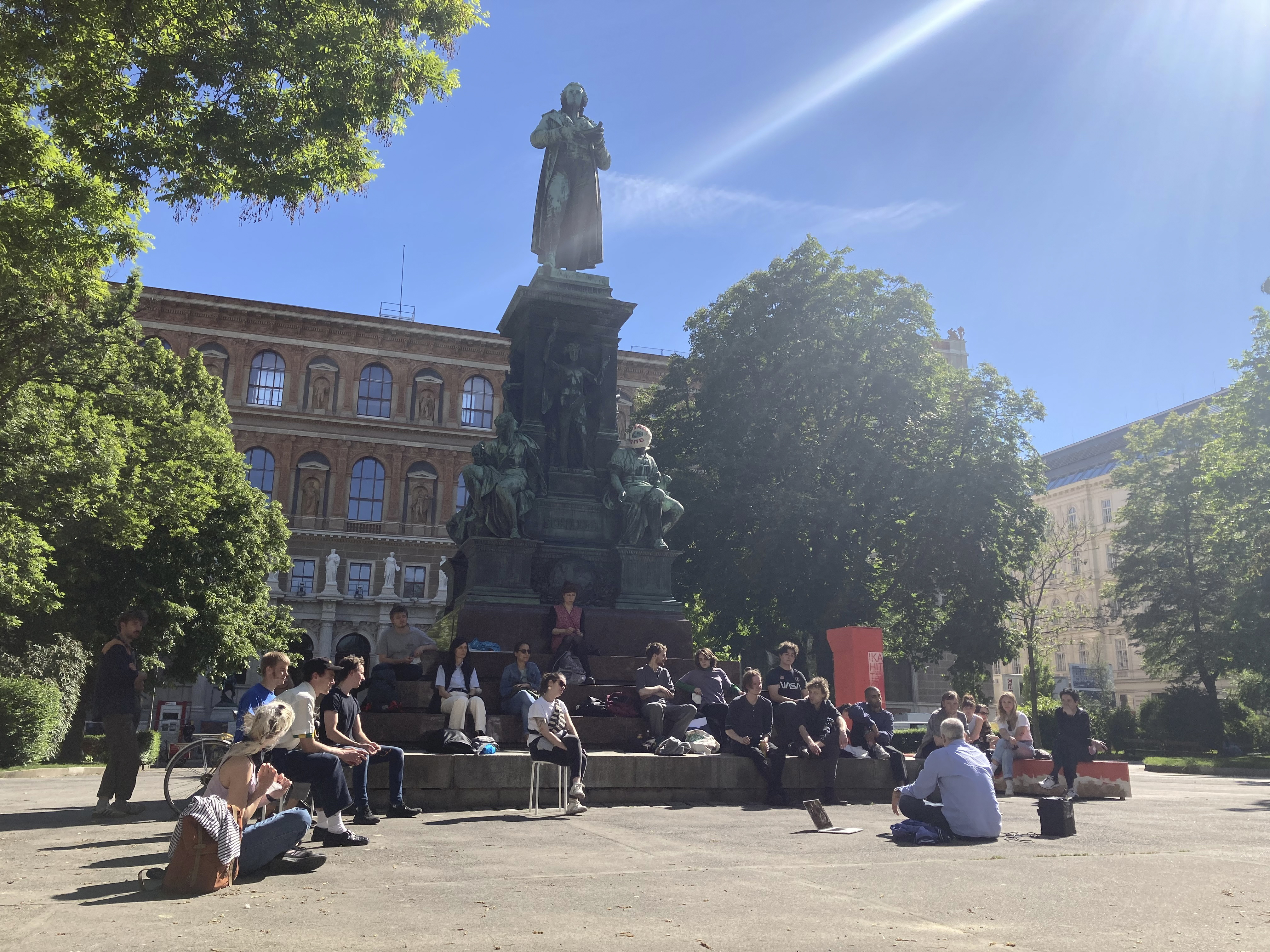 Situation at the Schiller monument in front of the academy building at Schillerplatz, project [em]Büro Veritas[/em], 2019, photo © Büro Veritas