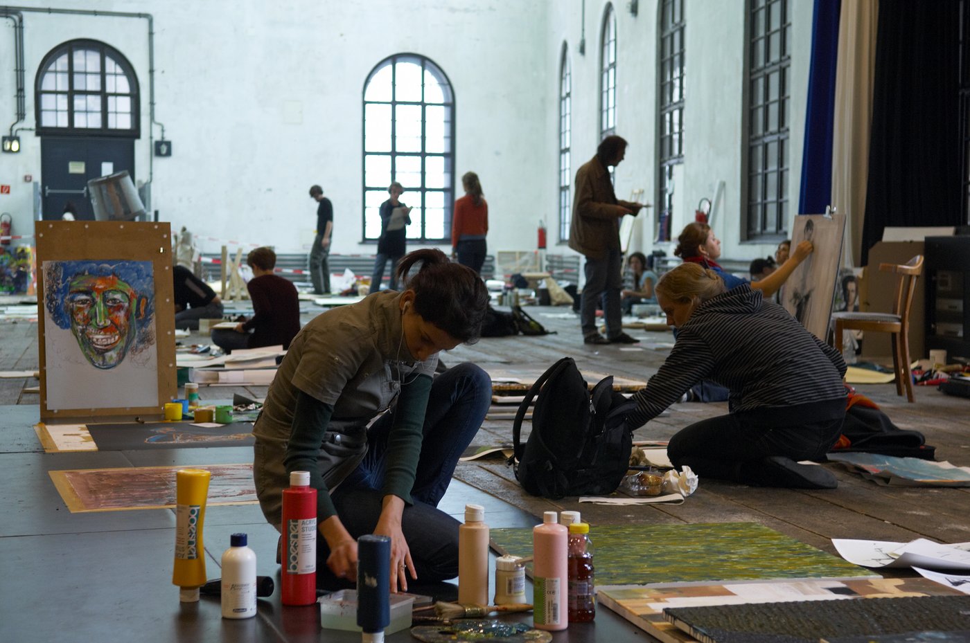 Entrance examination in the multi-purpose room of the Atelierhaus, photo © Lisa Rastl